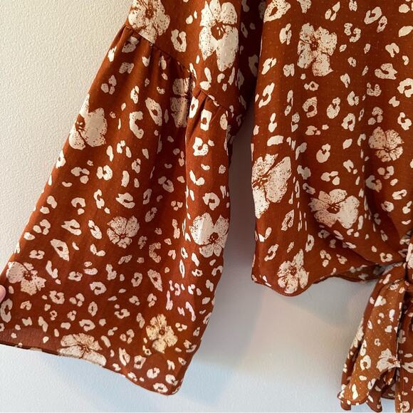 Everly Women’s Floral Bell Sleeve Tie Front Blouse Small - Picture 3 of 7